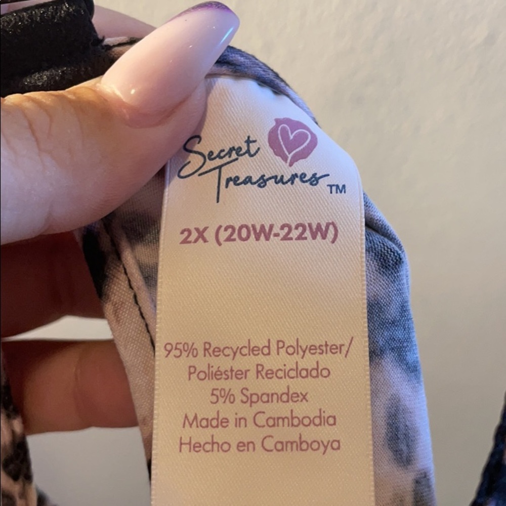 Secret treasures pink leopard nightgown never been worn size 2x.